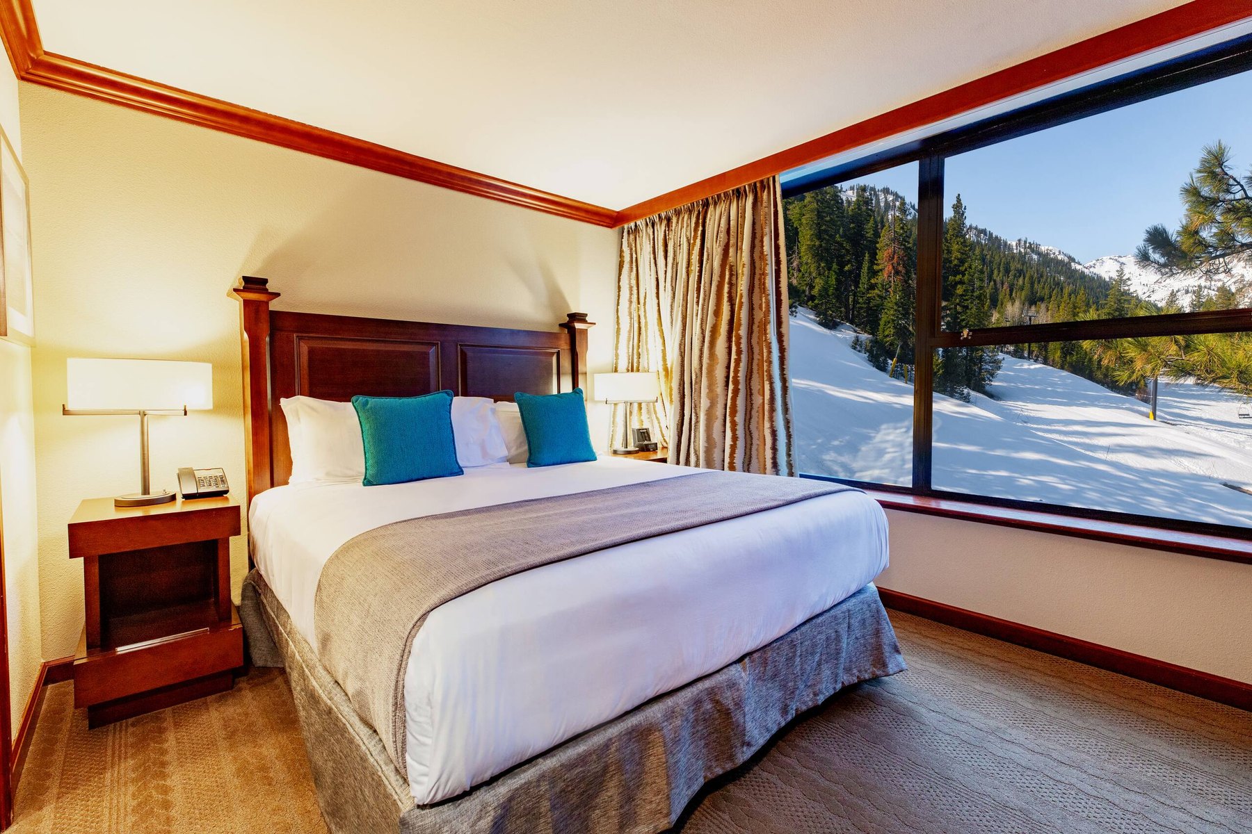 Everline king bedroom overlooking snowy ski slopes